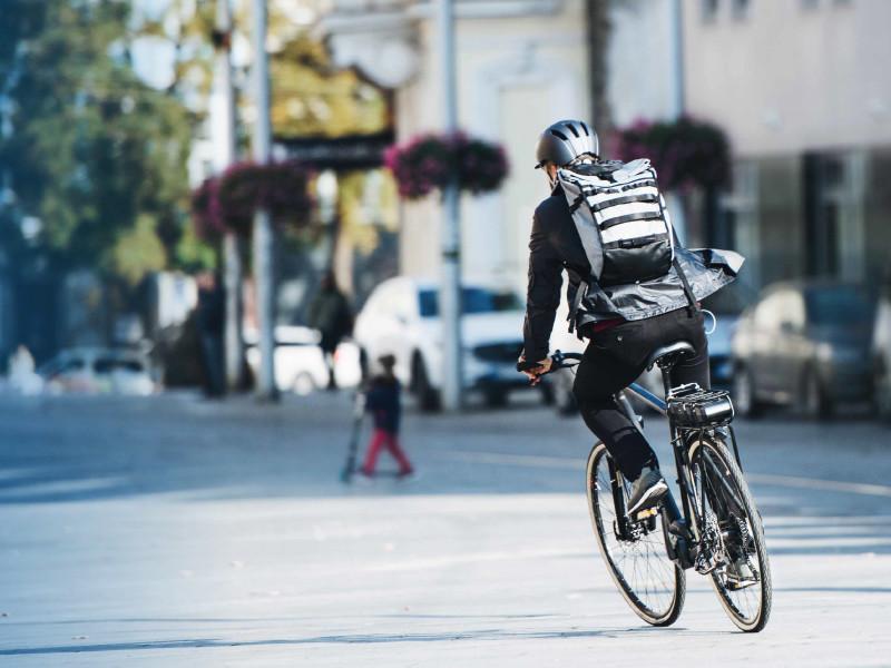 Fahrradfahrer als Symbolbild für den Gewinn des Deutschen Fahrradpreises