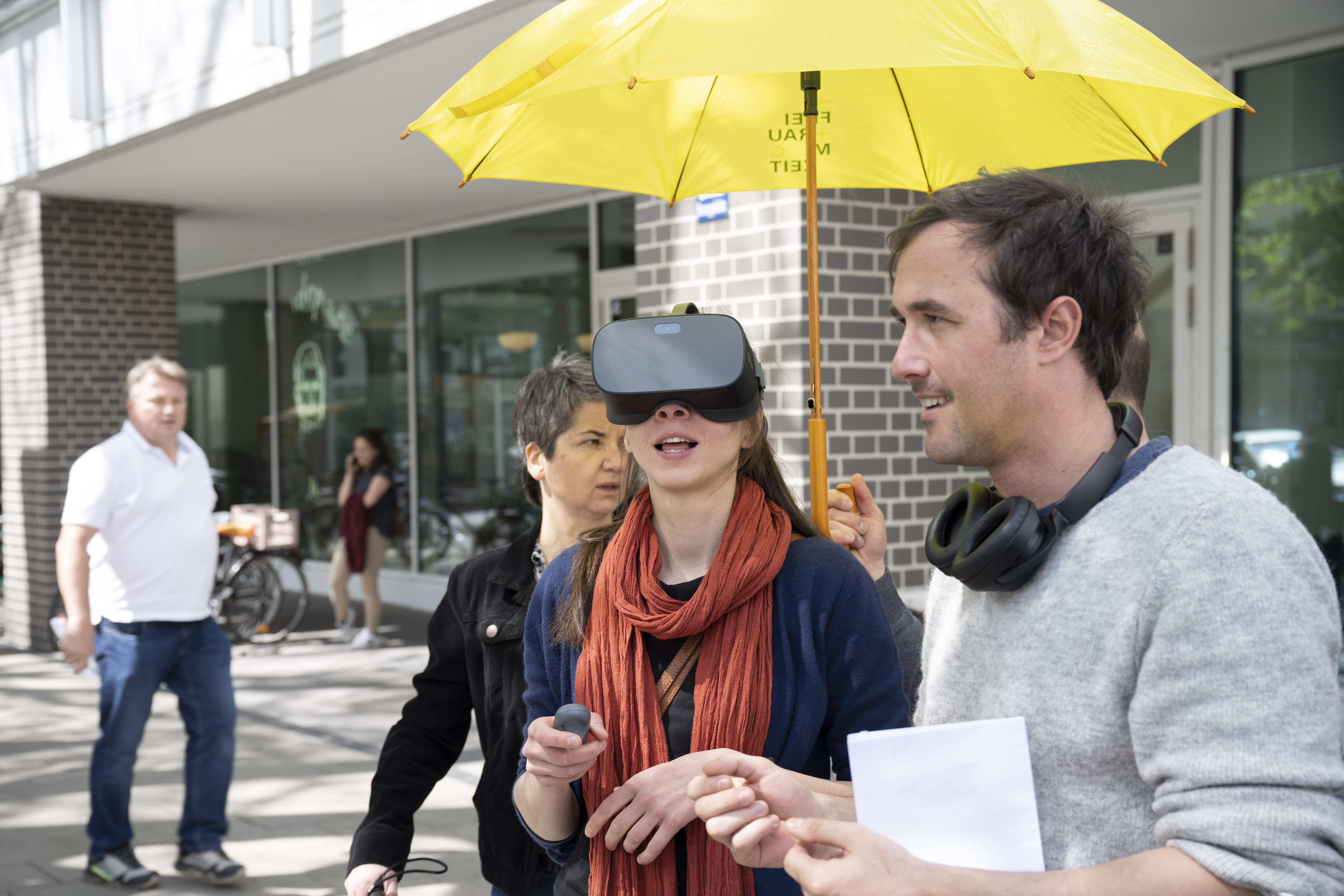 The photo shows two people using the VR application of the 3D scene of the concept 