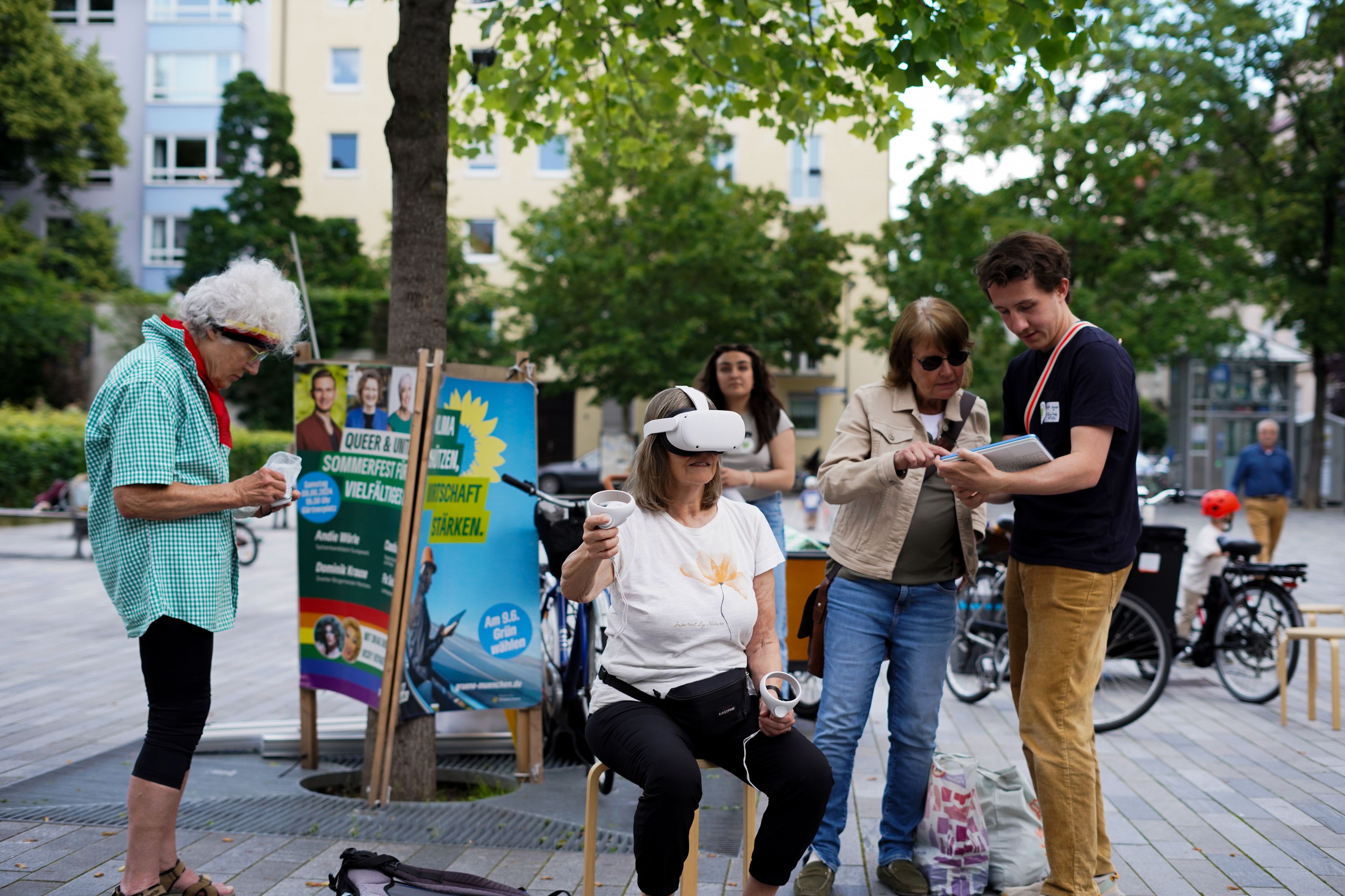 Beratung und Ausprobieren beim Digitaltag 2024